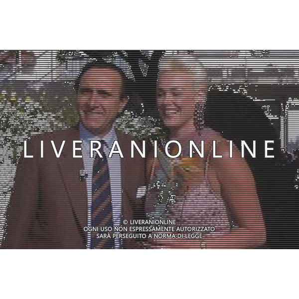 RETROSPETTIVA PIPPO BAUDO PRESENTATORE TELEVISIVO NELLA FOTO CON BRIGITTE NIELSEN ALLA PRESENTAZIONE DEL 42mo FESTIVAL DI SANREMO NEL 1992 ARCHIVIO AGENZIA ALDO LIVERANI SAS