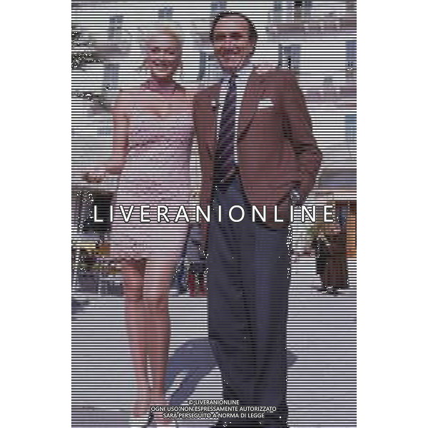 RETROSPETTIVA PIPPO BAUDO PRESENTATORE TELEVISIVO NELLA FOTO CON BRIGITTE NIELSEN ALLA PRESENTAZIONE DEL 42mo FESTIVAL DI SANREMO NEL 1992 ARCHIVIO AGENZIA ALDO LIVERANI SAS