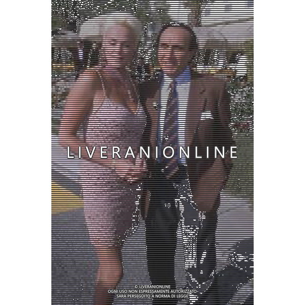 RETROSPETTIVA PIPPO BAUDO PRESENTATORE TELEVISIVO NELLA FOTO CON BRIGITTE NIELSEN ALLA PRESENTAZIONE DEL 42mo FESTIVAL DI SANREMO NEL 1992 ARCHIVIO AGENZIA ALDO LIVERANI SAS