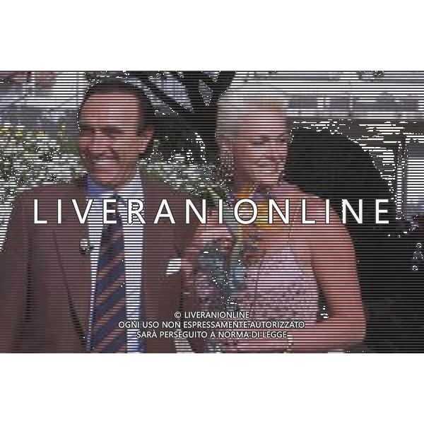 RETROSPETTIVA PIPPO BAUDO PRESENTATORE TELEVISIVO NELLA FOTO CON BRIGITTE NIELSEN ALLA PRESENTAZIONE DEL 42mo FESTIVAL DI SANREMO NEL 1992 ARCHIVIO AGENZIA ALDO LIVERANI SAS
