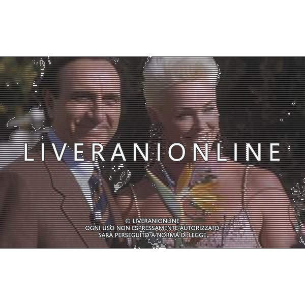 RETROSPETTIVA PIPPO BAUDO PRESENTATORE TELEVISIVO NELLA FOTO CON BRIGITTE NIELSEN ALLA PRESENTAZIONE DEL 42mo FESTIVAL DI SANREMO NEL 1992 ARCHIVIO AGENZIA ALDO LIVERANI SAS