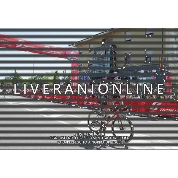 IMOLA 18 05 2022 GIRO D\'ITALIA 11ma TAPPA TRAGUARDO VOLANTE IN RICORDO DI TONINO BERTI A TOSCANELLA DI DOZZA VINTO DA FILIPPO TAGLIANI NELLA FOTO FILIPPO TAGLIANI VINCITORE DEL TRAGUARDO VOLANTE DAVANTI LA PASTICCERIA BERTI IN RICORDO DI TONINO BERTI ©SANNA/AGENZIA ALDO LIVERANI SAS