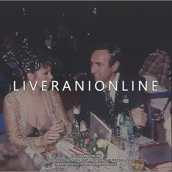 RETROSPETTIVA PIPPO BAUDO PRESENTATORE TELEVISIVO NELLA FOTO PIPPO BAUDO CON MARIA GRAZIA GRASSINI A CAMPIONE D\'ITALIA NELL\'ANNO 1975 AG ALDO LIVERANI SAS