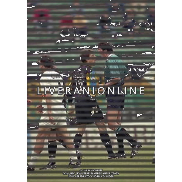 17-05-1998 VENEZIA CAMPIONATO DI CALCIO SERIE B VENEZIA-CASTEL DI SANGRO 3-0 NELLA FOTO ARBITRO ANTONIO CARDELLA E CARLO CUDICINI AG ALDO LIVERANI SAS
