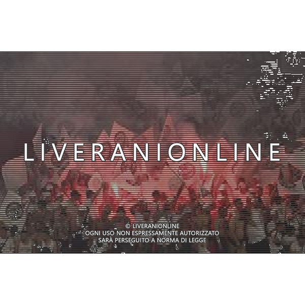 Francesco Scaccianoce/LMedia - UEFA Europa League 2022 Final - Eintracht vs Rangers - football Europa League match 2021/2022 May 18 2022 - Estadio Ramon Sanchez-Pizjuan Seville, Spain UEFA Europa League 2022 Final - Eintracht vs Rangers Photo showing: Eintracht Frankfurt fans light a torch @Francesco Scaccianoce/LiveMedia /AGENZIA ALDO LIVERANI SAS