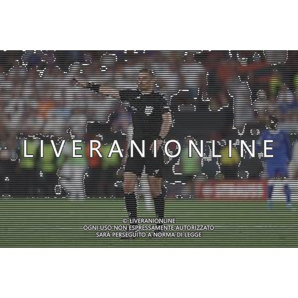 Francesco Scaccianoce/LMedia - UEFA Europa League 2022 Final - Eintracht vs Rangers - football Europa League match 2021/2022 May 18 2022 - Estadio Ramon Sanchez-Pizjuan Seville, Spain UEFA Europa League 2022 Final - Eintracht vs Rangers Photo showing: The referee Slavko Vincic gestures @Francesco Scaccianoce/LiveMedia /AGENZIA ALDO LIVERANI SAS