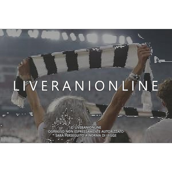 Francesco Scaccianoce/LMedia - UEFA Europa League 2022 Final - Eintracht vs Rangers - football Europa League match 2021/2022 May 18 2022 - Estadio Ramon Sanchez-Pizjuan Seville, Spain UEFA Europa League 2022 Final - Eintracht vs Rangers Photo showing: Eintracht Frankfurt fan celebrates lifting her scar after winning the 2022 Sevilla EUROPA LEAGUE final @Francesco Scaccianoce/LiveMedia /AGENZIA ALDO LIVERANI SAS