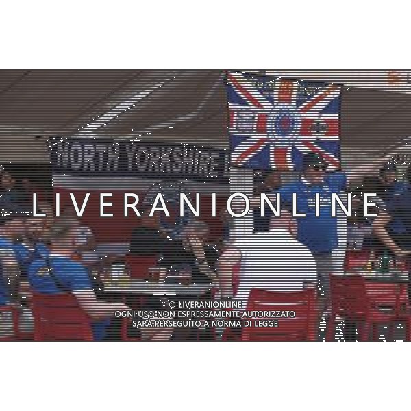 Francesco Scaccianoce/LMedia - UEFA Europa League 2022 Final - Eintracht vs Rangers - football Europa League match 2021/2022 May 18 2022 - Estadio Ramon Sanchez-Pizjuan Seville, Spain UEFA Europa League 2022 Final - Eintracht vs Rangers Photo showing: Rangers FC fans sing and celebrate in the streets of Sevilla @Francesco Scaccianoce/LiveMedia /Ag. Aldo Liverani Sas