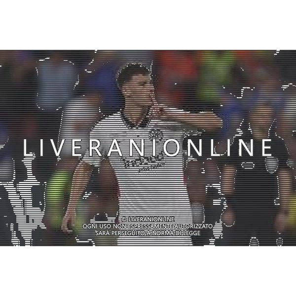 Francesco Scaccianoce/LMedia - UEFA Europa League 2022 Final - Eintracht vs Rangers - football Europa League match 2021/2022 May 18 2022 - Estadio Ramon Sanchez-Pizjuan Seville, Spain UEFA Europa League 2022 Final - Eintracht vs Rangers Photo showing: Ajdin Hrustic (Eintracht Frankfurt) gestures towards Rangers FC fans @Francesco Scaccianoce/LiveMedia /Ag. Aldo Liverani Sas