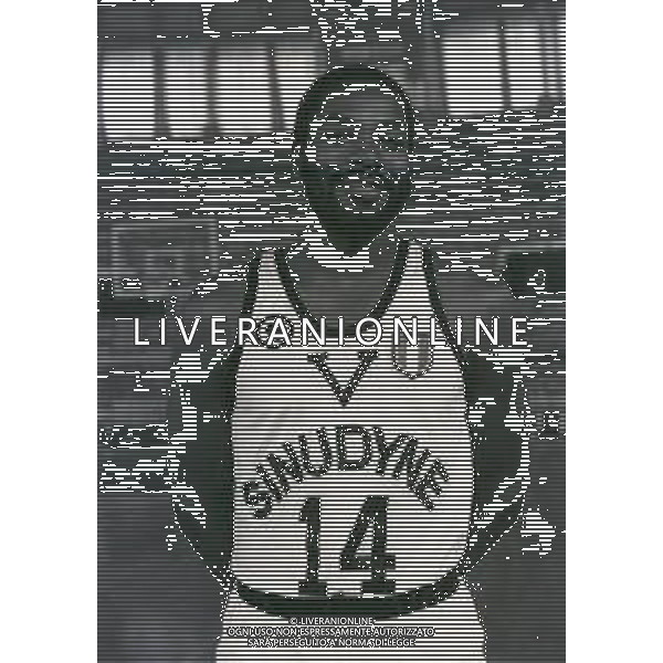 RETROSPETTIVA JIM MC MILLIAN GIOCATORE BASKET NELLA FOTO JIM MC MILLIAN CON LA MAGLIA DELLA SINUDYNE BASKET BOLOGNA NELL\'ANNO 1980-1981 AG ALDO LIVERANI SAS  RETROSPETTIVA JIM MC MILLIAN GIOCATORE BASKET NELLA FOTO JIM MC MILLIAN CON LA MAGLIA DELLA SINUDYNE BASKET BOLOGNA NELL\'ANNO 1980-1981 AG ALDO LIVERANI SAS 
