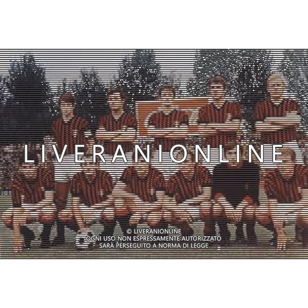 archivio M.B. - FORMAZIONE SQUADRA MILAN CALCIO NELLA FOTO CARLO PETRINI CALCIATORE CON GIOVANNI TRAPATTONI E GIANNI RIVERA AG ALDO LIVERANI