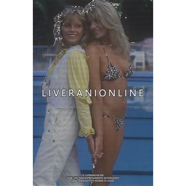 RETROSPETTIVA ISABELLA FERRARI ATTRICE NELLA FOTO ISABELLA FERRARI CON LA SORELLA FAUSTA FOGLIAZZA NELL\'ANNO 1982 AG ALDO LIVERANI SAS