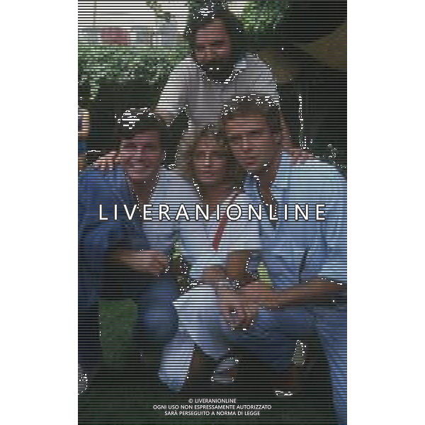 RETROSPETTIVA ISABELLA FERRARI ATTRICE NELLA FOTO ISABELLA FERRARI CON JERRY CALA\' MAURO DI FRANCESCO E IL REGISTA BIAGIO PROIETTI NELL\'ANNO 1985 CASTDEL FILM “CHEWINGUM“ A VENEZIA AG ALDO LIVERANI SAS 