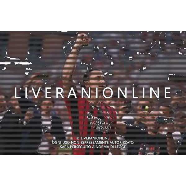 SASSUOLO - MILAN CAMPIONATO CALCIO SERIE A TIM 22.05.2022 NELLA FOTO ESULTANZA E FESTEGGIAMENTI A FINE GARA PER LA VITTORIA DELLO SCUDETTO - ZLATAN IBRAHIMOVIC ©SANTANDREA/AGENZIA ALDO LIVERANI SAS