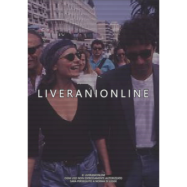 RETROSPETTIVA ISABELLA FERRARI ATTRICE NELLA FOTO ISABELLA FERRARI NELL\'ANNO 1989 AL FESTIVAL DI CANNES CON FRANCESCO NUTI AG ALDO LIVERANI SAS 