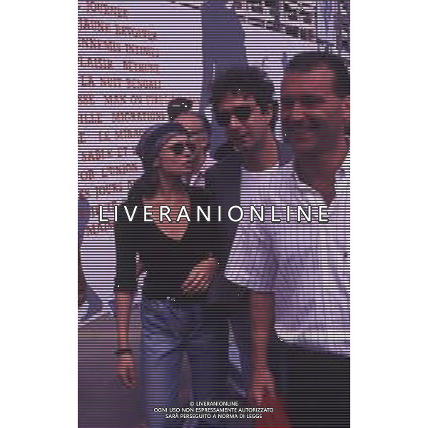 RETROSPETTIVA ISABELLA FERRARI ATTRICE NELLA FOTO ISABELLA FERRARI NELL\'ANNO 1989 AL FESTIVAL DI CANNES CON FRANCESCO NUTI AG ALDO LIVERANI SAS 