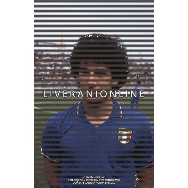 RETROSPETTIVA GIANLUCA VIALLI CALCIATORE NELLA FOTO CON LA MAGLIA DELLA NAZIONALE ITALIANA NEL 1983 ©ARCHIVIO DFP/AG. ALDO LIVERANI SAS