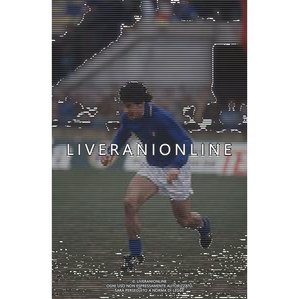 RETROSPETTIVA GIANLUCA VIALLI CALCIATORE NELLA FOTO CON LA MAGLIA DELLA NAZIONALE ITALIANA NEL 1985 ©ARCHIVIO DFP/AG. ALDO LIVERANI SAS