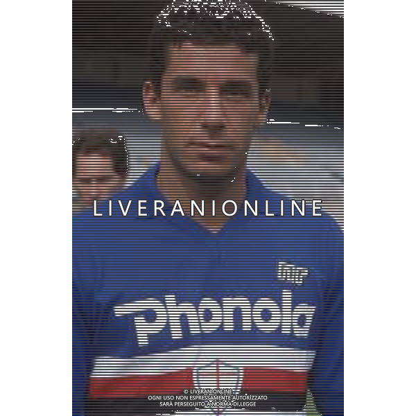 RETROSPETTIVA GIANLUCA VIALLI CALCIATORE NELLA FOTO CON LA MAGLIA DELLA SAMPDORIA NEL 1986-1987 ©ARCHIVIO DFP/AG. ALDO LIVERANI SAS