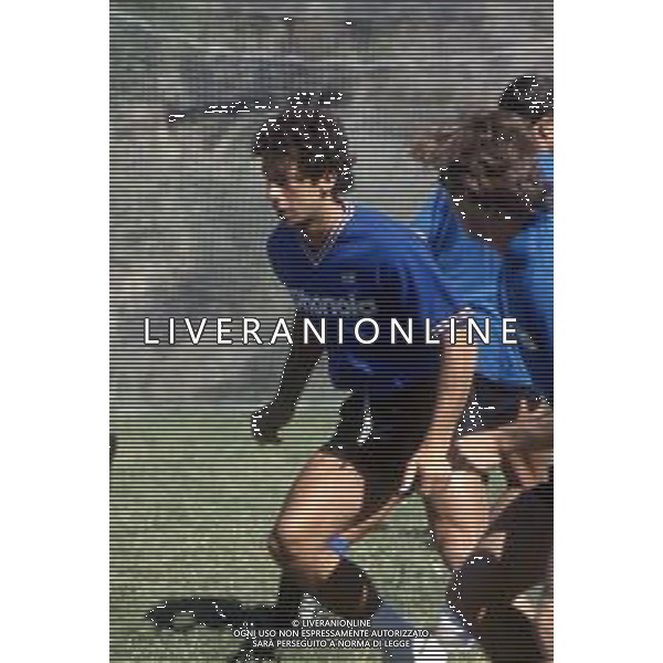 RETROSPETTIVA GIANLUCA VIALLI CALCIATORE NELLA FOTO CON LA MAGLIA DELLA SAMPDORIA DURANTE L\'ALLENAMENTO ©ARCHIVIO DFP/AG. ALDO LIVERANI SAS