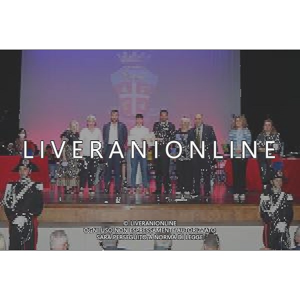 IMOLA 23 05 2022 1EDIZIONE PREMIAZIONE CONCORSO DI POESIA "E\' LEGALITA\' POESIA" ORGANIZZATO DALL\'ARMA DEI CARABINIERI NELLA FOTO IL PRIMO PREMIATO DELLE TERZE MEDIE ASSIEME A SINDACO MARCO PANIERI MAGGIORE DEI CARABINIERI ANDREA OXILIA E PRESIDI ©SANNA/AG. ALDO LIVERANI SAS