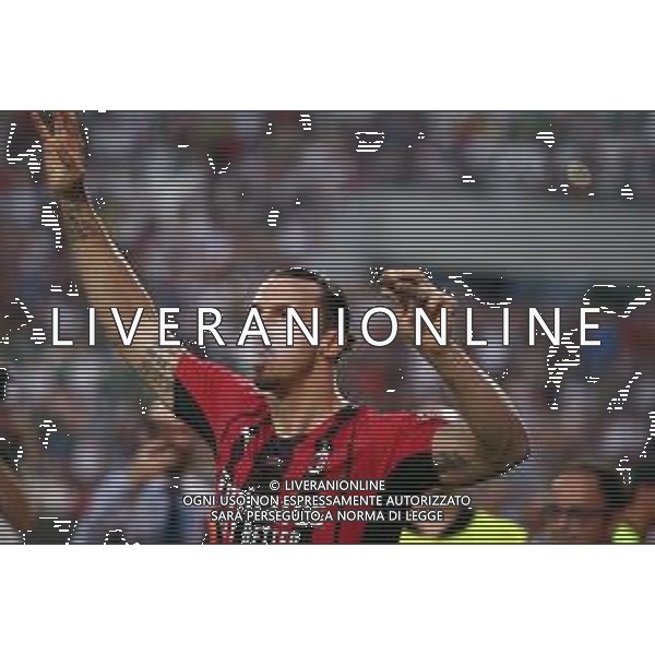 SASSUOLO - MILAN CAMPIONATO CALCIO SERIE A TIM 22.05.2022 NELLA FOTO ESULTANZA E FESTEGGIAMENTI A FINE GARA PER LA VITTORIA DELLO SCUDETTO - ZLATAN IBRAHIMOVIC FUMA IL SIGARO ©SANTANDREA/AGENZIA ALDO LIVERANI SAS