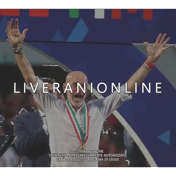 SASSUOLO - MILAN CAMPIONATO CALCIO SERIE A TIM 22.05.2022 NELLA FOTO ESULTANZA E FESTEGGIAMENTI A FINE GARA PER LA VITTORIA DELLO SCUDETTO - L\'ALLENATORE STEFANO PIOLI PREMIAZIONE ©SANTANDREA/AGENZIA ALDO LIVERANI SAS