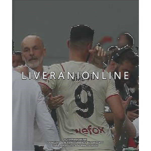 SASSUOLO - MILAN CAMPIONATO CALCIO SERIE A TIM 22.05.2022 NELLA FOTO ESULTANZA E FESTEGGIAMENTI A FINE GARA PER LA VITTORIA DELLO SCUDETTO - L\'ALLENATORE STEFANO PIOLI CON OLIVIER GIROUD ©SANTANDREA/AGENZIA ALDO LIVERANI SAS