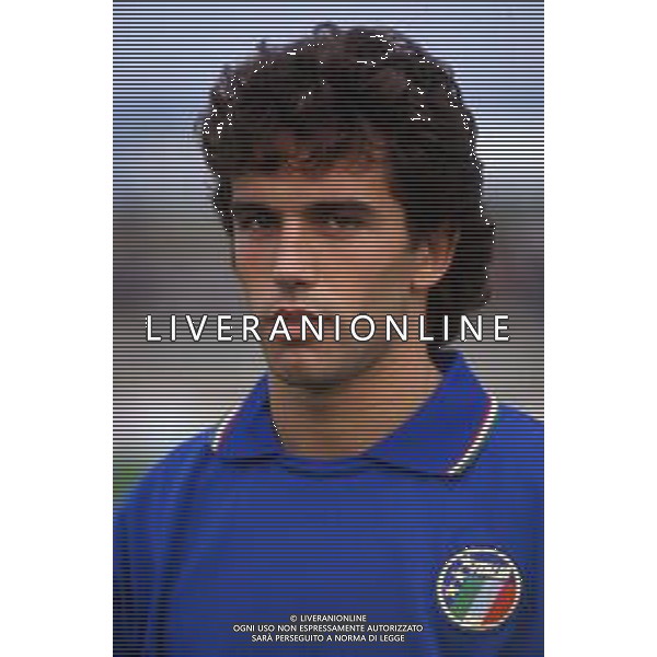 RETROSPETTIVA LUCA PELLEGRINI CALCIATORE NELLA FOTO CON LA MAGLIA DELLA NAZIONALE ITALIANA OLIMPICA B 1987-1988 ©DFP/ARCHIVIO AGENZIA ALDO LIVERANI SAS