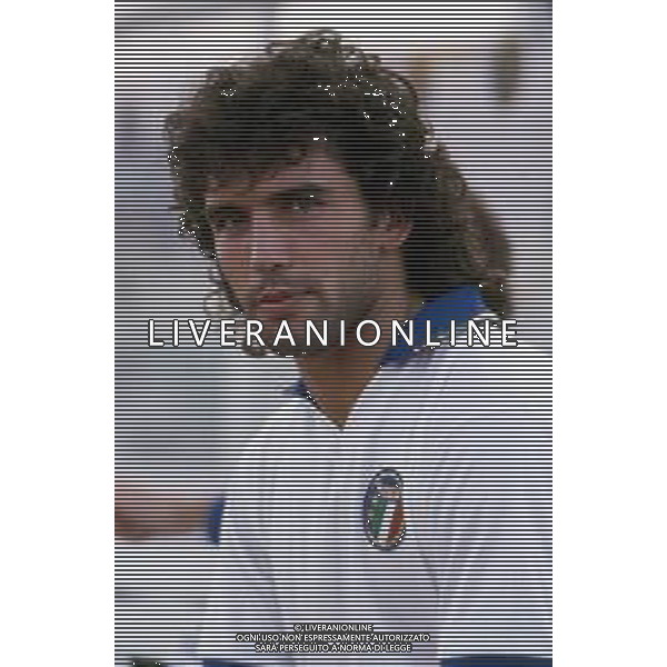 RETROSPETTIVA LUCA PELLEGRINI CALCIATORE NELLA FOTO CON LA MAGLIA DELLA NAZIONALE ITALIANA OLIMPICA ALLE OLIMPIADI DI SEOUL NEL 1988 ©DFP/ARCHIVIO AGENZIA ALDO LIVERANI SAS