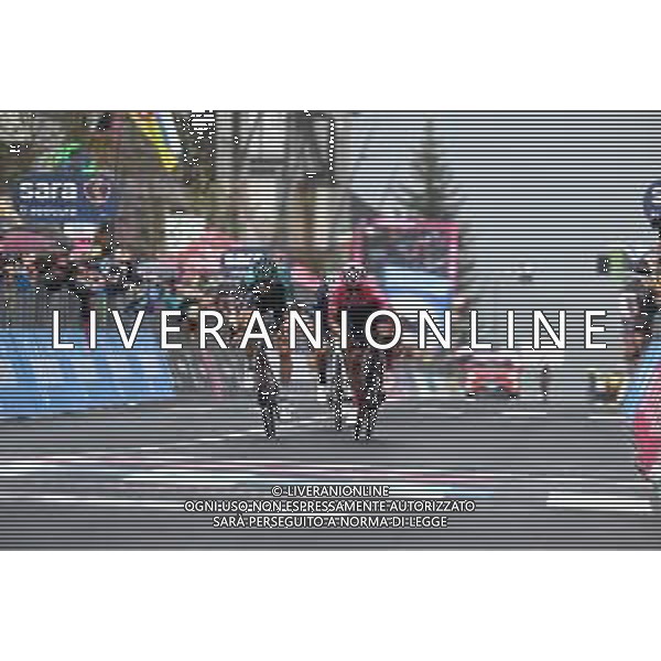 24-05-2022 Giro D\'italia; Tappa 16 Salo - Aprica; 2022, Bora - Hansgrohe; 2022, Ineos - Grenadiers; Hindley, Jai; Carapaz Antonio, Richard Antonio; Aprica; ©SIROTTI/AGENZIA ALDO LIVERANI SAS