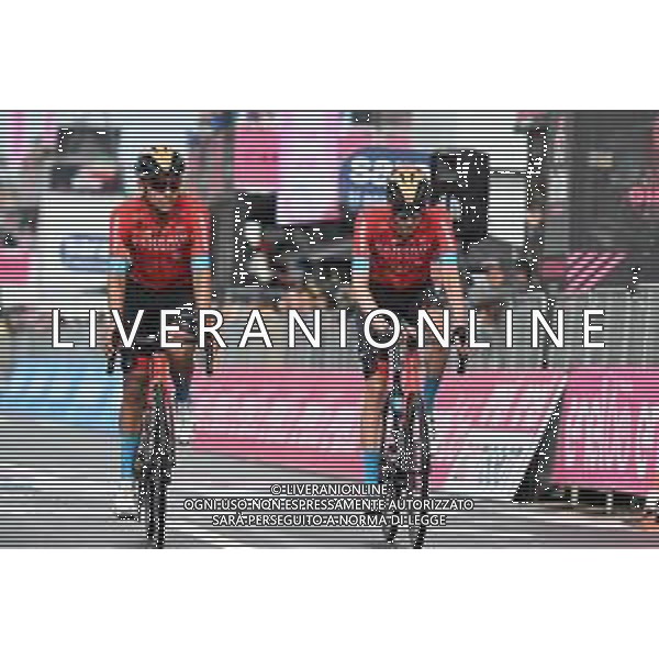 24-05-2022 Giro D\'italia; Tappa 16 Salo - Aprica; 2022, Bahrain - Victorious; Buitrago Sanchez, Santiago; Poels, Wouter; Aprica; ©SIROTTI/AGENZIA ALDO LIVERANI SAS