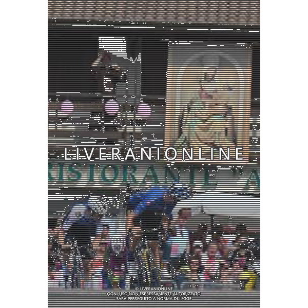 27-05-2022 Giro D\'italia; Tappa 19 Marano Lagunare - Santuario Di Castelmonte; 2022, Jumbo - Visma; 2022, Quick Step - Alpha Vinyl; Bouwman, Koen; Schmid, Mauro; Santuario Di Castelmonte; ©SIROTTI/AGENZIA ALDO LIVERANI SAS