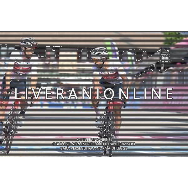27-05-2022 Giro D\'italia; Tappa 19 Marano Lagunare - Santuario Di Castelmonte; 2022, Trek - Segafredo; Theuns, Edward; Cataldo, Dario; Santuario Di Castelmonte; ©SIROTTI/AGENZIA ALDO LIVERANI SAS