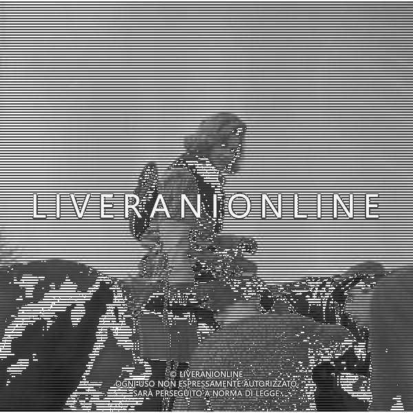 RETROSPETTIVA LIANA ORFEI ATTRICE E CIRCENSE NELLA FOTO A CAVALLO ALL\'IDROSCALO DI MILANO IL 31 GENNAIO 1963 ©Archivio Giovanni Liverani/AGENZIA ALDO LIVERANI SAS