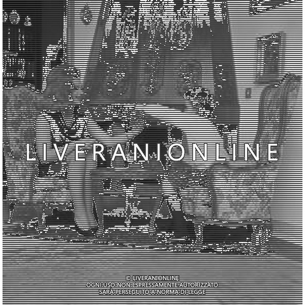 RETROSPETTIVA LIANA ORFEI ATTRICE E CIRCENSE NELLA FOTO CON LA FIGLIA CRISTINA NELLA SUA ABITAZIONE A ROMA IL 30 GENNAIO 1965 ©Archivio Giovanni Liverani/AGENZIA ALDO LIVERANI SAS