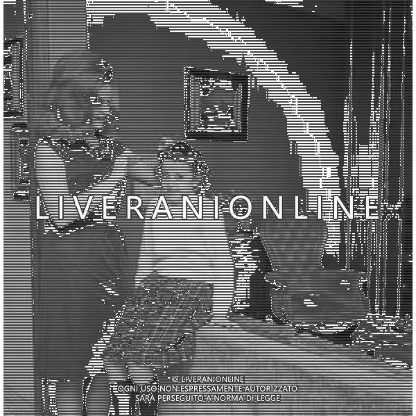 RETROSPETTIVA LIANA ORFEI ATTRICE E CIRCENSE NELLA FOTO CON LA FIGLIA CRISTINA NELLA SUA ABITAZIONE A ROMA IL 30 GENNAIO 1965 ©Archivio Giovanni Liverani/AGENZIA ALDO LIVERANI SAS