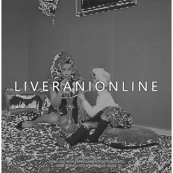 RETROSPETTIVA LIANA ORFEI ATTRICE E CIRCENSE NELLA FOTO CON LA FIGLIA CRISTINA NELLA SUA ABITAZIONE A ROMA IL 30 GENNAIO 1965 ©Archivio Giovanni Liverani/AGENZIA ALDO LIVERANI SAS