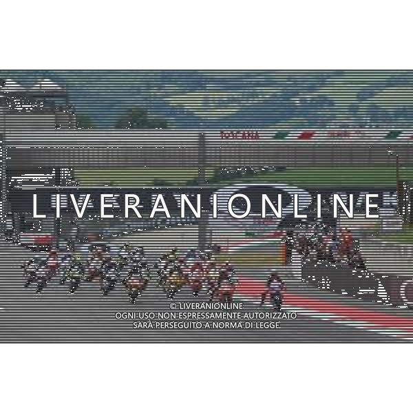 Alessio Marini/LMedia - Gran Premio d\'Italia Oakley Race Moto2, Moto3 - MotoGP World Championship<stagioneSportiva> May 29 2022 - Mugello International Circuit Mugello, Italy Gran Premio d\'Italia Oakley Race Moto2, Moto3 Photo showing: the moto2 start race @Alessio Marini/LiveMedia /AGENZIA ALDO LIVERANI SAS