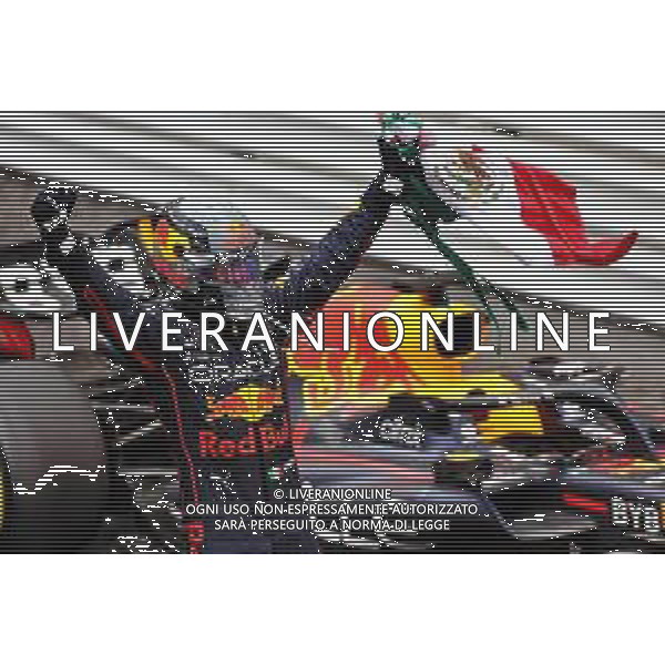 Race winner Sergio Perez (MEX) Red Bull Racing RB18 celebrates in parc ferme. 29.05.2022. Formula 1 World Championship, Rd 7, Monaco Grand Prix, Monte Carlo, Monaco, Race Day. - www.xpbimages.com, EMail: requests@xpbimages.com © Copyright: Batchelor / XPB Images/AGENZIA ALDO LIVERANI SAS - ITALY ONLY EDITORIAL USE ONLY