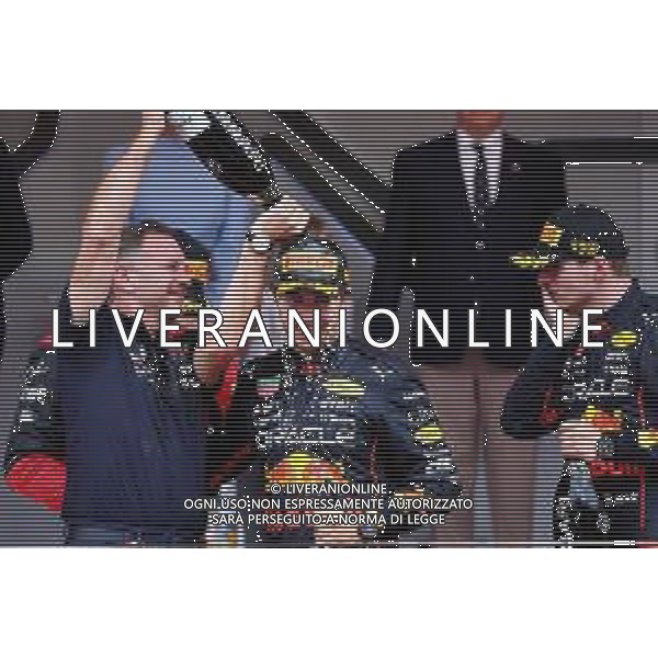 Race winner Sergio Perez (MEX) Red Bull Racing celebrates on the podium with Christian Horner (GBR) Red Bull Racing Team Principal. 29.05.2022. Formula 1 World Championship, Rd 7, Monaco Grand Prix, Monte Carlo, Monaco, Race Day. - www.xpbimages.com, EMail: requests@xpbimages.com © Copyright: Batchelor / XPB Images/AGENZIA ALDO LIVERANI SAS - ITALY ONLY EDITORIAL USE ONLY