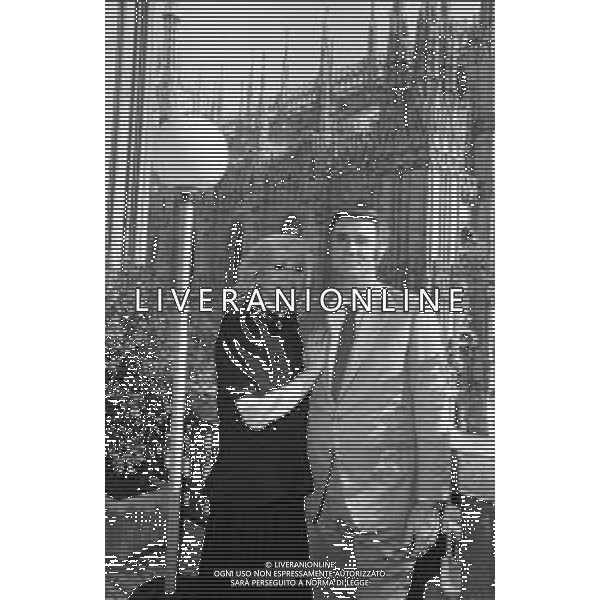 RETROSPETTIVA LIANA ORFEI ATTRICE E CIRCENSE NELLA FOTO CON IL FRATELLO RINALDO IN PIAZZA DUOMO A MILANO NEL 1983 PER FESTEGGIARE IL LORO CIRCORAMA 2000 ©Archivio Giovanni Liverani/AGENZIA ALDO LIVERANI SAS