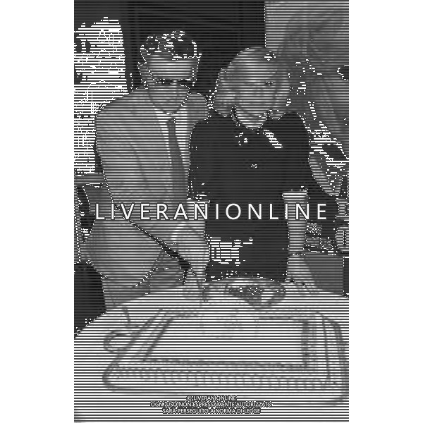 RETROSPETTIVA LIANA ORFEI ATTRICE E CIRCENSE NELLA FOTO CON IL FRATELLO RINALDO IN PIAZZA DUOMO A MILANO NEL 1983 PER FESTEGGIARE IL LORO CIRCORAMA 2000 ©Archivio Giovanni Liverani/AGENZIA ALDO LIVERANI SAS
