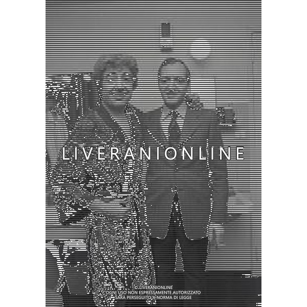 RETROSPETTIVA GINO BRAMIERI COMICO-CABARETTISTA-ATTORE-UMORISTA CONDUTTORE TELEVISIVO NELLA FOTO GINO BRAMIERI NELLA COMMEDIA TEATRALE“CIELO MIO MARITO“ NELL\'ANNO 1974 AG ALDO LIVERANI SAS