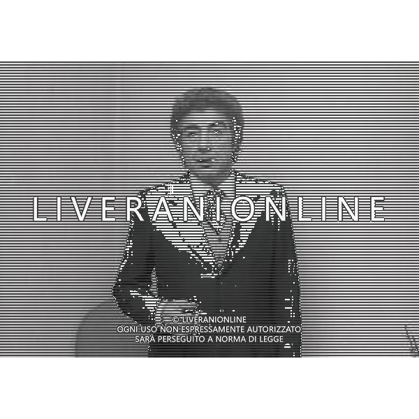 RETROSPETTIVA GINO BRAMIERI COMICO-CABARETTISTA-ATTORE-UMORISTA CONDUTTORE TELEVISIVO NELLA FOTO GINO BRAMIERI A MILANO NELL\'ANNO 1975 AG ALDO LIVERANI SAS 
