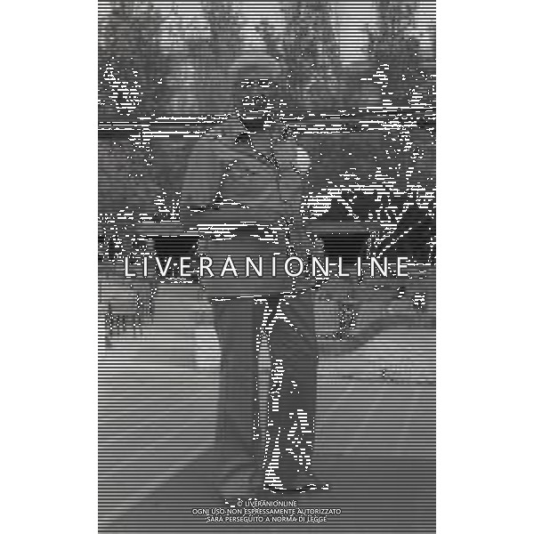 RETROSPETTIVA GINO BRAMIERI COMICO-CABARETTISTA-ATTORE-UMORISTA CONDUTTORE TELEVISIVO NELLA FOTO GINO BRAMIERI A MARINA DI RAVENNA NELL\'ANNO 1977 AG ALDO LIVERANI SAS