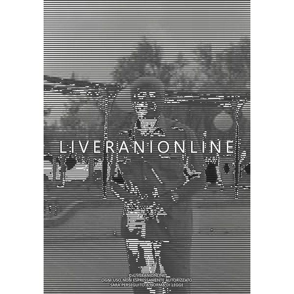 RETROSPETTIVA GINO BRAMIERI COMICO-CABARETTISTA-ATTORE-UMORISTA CONDUTTORE TELEVISIVO NELLA FOTO GINO BRAMIERI A MARINA DI RAVENNA NELL\'ANNO 1977 AG ALDO LIVERANI SAS