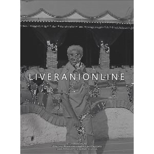 RETROSPETTIVA GINO BRAMIERI COMICO-CABARETTISTA-ATTORE-UMORISTA CONDUTTORE TELEVISIVO NELLA FOTO GINO BRAMIERI A MARINA DI RAVENNA NELL\'ANNO 1977 AG ALDO LIVERANI SAS