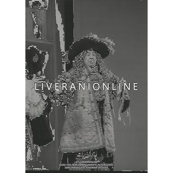 RETROSPETTIVA GINO BRAMIERI COMICO-CABARETTISTA-ATTORE-UMORISTA CONDUTTORE TELEVISIVO NELLA FOTO GINO BRAMIERI NELLA COMMEDIA TEATRALE “PARDON MONSIEUR MONLIERE“NELL\'ANNO 1983 AG ALDO LIVERANI SAS