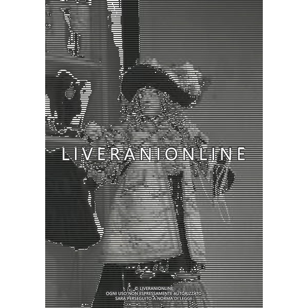 RETROSPETTIVA GINO BRAMIERI COMICO-CABARETTISTA-ATTORE-UMORISTA CONDUTTORE TELEVISIVO NELLA FOTO GINO BRAMIERI NELLA COMMEDIA TEATRALE “PARDON MONSIEUR MONLIERE“NELL\'ANNO 1983 AG ALDO LIVERANI SAS